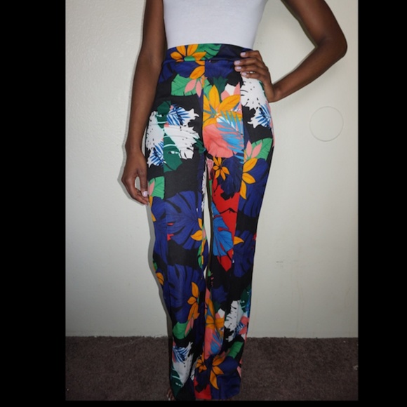 Fashion Nova Pants - Fashion Nova Tropical Print Pants NWT Fashion Nova Pants - Fashion Nova Tropical Print Pants NWT